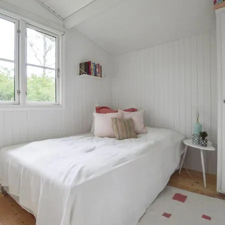 3 Bedroom Gorgeous In Dom wakacyjny Fårevejle